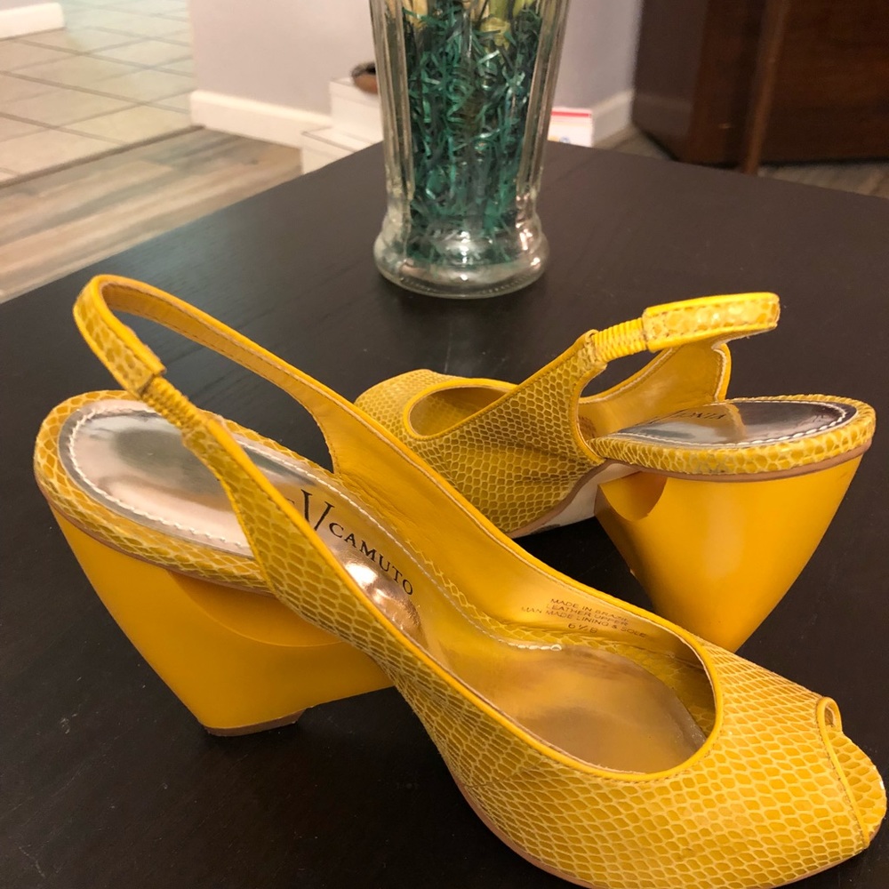 Vince camuto sandals size 6